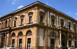 Elezioni, a Caltanissetta tra gazzelle e leoni nel laboratorio dei buchi neri