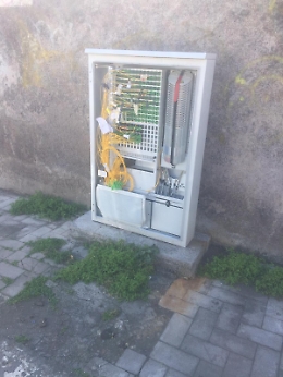 Catania: rubate le ante della cabina che protegge la fibra ottica