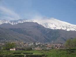 L'Ingv: &laquo;Le faglie dell'Etna emanano gas cancerogeno tra i pi&ugrave; pericolosi per l'uomo&raquo;