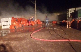Paternò, in fiamme nella notte 400 fusti in Pvc: probabile dolo