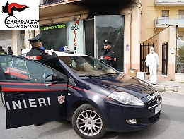 Negozio di bici in fiamme a Ragusa, il titolare avrebbe appiccato il rogo