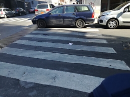 Catania: auto in sosta sulle strisce pedonali
