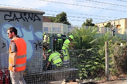 Ferrovie, Alta velocità in tilt tra Firenze e Roma: incendio doloso a cabina elettrica, ritardi fino a 180 minuti per i treni
