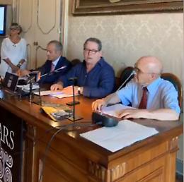 Miccichè alla cerimonia del ventaglio: «Mi diffamano. La calunnia è un venticello...»