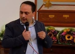 Mandanici, forte boato nella notte: bruciata l'auto di ex sindaco