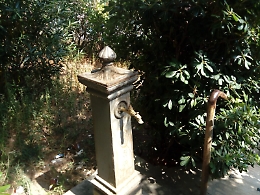 Catania, il paradosso:  fontanella senz'acqua nel cortile della Sidra