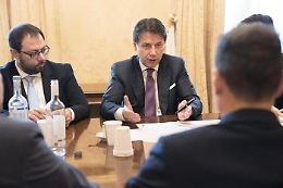 Manovra, Quota 100 resta nel 2020 Tetto del contante si abbassa a 1000 euro