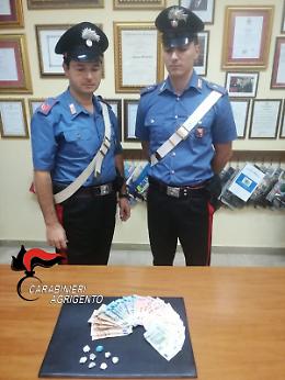 Aragona, due nigeriani denunciati per droga