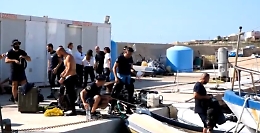 Naufragio Lampedusa, si tenta recupero di altri migranti in fondo al mare
