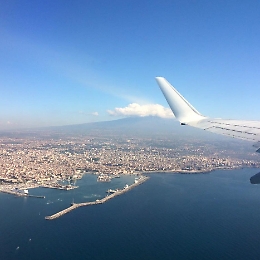 Si attenua l'attività dell'Etna, l'aeroporto di Catania riapre gli spazi aerei