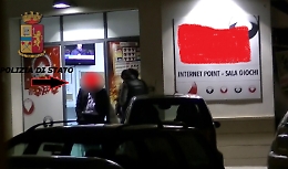 Il Questore chiude sala scommesse abusiva