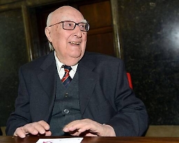 Camilleri agli studenti: "State lontani da Renzi e dai Cinque Stelle"