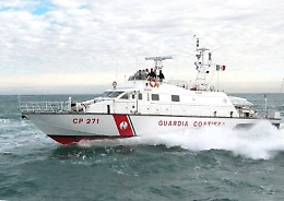 Medico si sente male e muore mentre fa il bagno nel mare di Gela