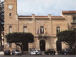 Licata, proiettile inesploso trovato davanti al Municipio