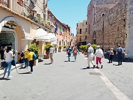 Taormina, sull'accoglienza dei migranti è braccio di ferro Giardina-D'Aveni