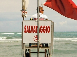 "Caos", salvati in extremis tre fratellini di 2, 4 e 12 anni