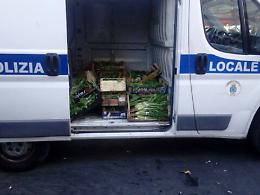 Catania, lotta all'abusivismo: sequestri e tensioni alla "fera 'o luni"