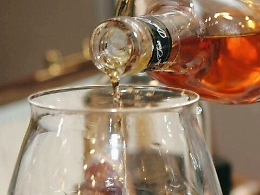 La grappa siciliana vuole la scena....e la conquister&agrave;