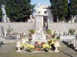 Spoon River di Sicilia, tour di turisti tra i viali dell'eterna memoria