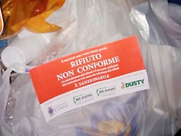 Catania, giro di vite sui rifiuti: multe a chi sbaglia la differenziata