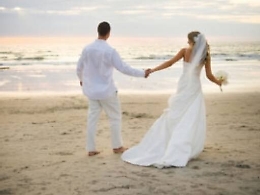 La moda dei matrimoni low cost: dagli inviti via sms all&rsquo;abito da outlet fino al wedding sharing