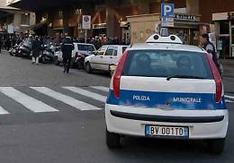 Catania, 11 parcheggiatori abusivi sanzionati: uno stava nascondendo 100 euro. Alla terza volta scatta l'arresto