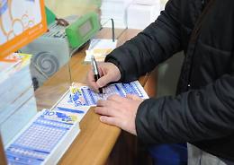 E chi ha vinto 130 milioni al Superenalotto dovr&agrave; versarne 15 al Fisco