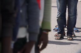 Migranti, giornata di arrivi in tutta la Sicilia: 890 a Catania, 700 a Pozzallo, 525 a P. Empedocle