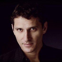 Rosario Tedesco sulle orme del "Viaggio in Italia" di Goethe
lo spettacolo in scena stasera allo Sciaranuova Festival