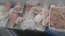 Pesce congelato venduto come fresco
nei guai pescivendolo di Catania