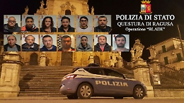 Clan di italiani, tunisini e albanesi per spacciare droga nel ragusano: 17 arresti