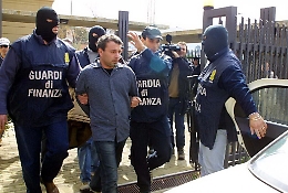 Palermo, intestazione fittizia e autoriciclaggio, arrestato il boss Cosimo Vernengo