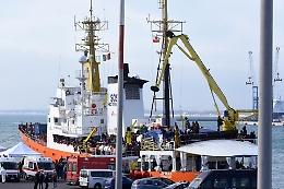 Catania, fiocco rosa sulla Aquarius