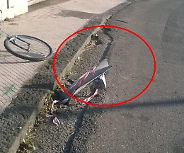 Aci Castello: quello spuntone del guard rail rotto è un vero pericolo