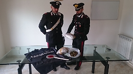 Palermo, indossa il casco e "insospettisce" i carabinieri: arrestato con 1,3 chili di droga