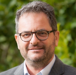 Alcamo, bigliettini listati a lutto per ex deputato dei Verdi Fundar&ograve;