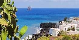 Stromboli verso l'autonomia: 240 firme e quorum raggiunto dopo incendio e alluvione