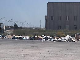 Agrigento, l'area industriale sommersa dai rifiuti. L'Asp: «Rischi per la salute pubblica»