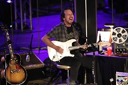 Il concerto “intimo” di Eddie Vedder a Taormina: le nostre foto