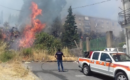 Incendi, la Sicilia brucia ancora: e le Procure aprono inchieste