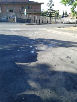 Catania, campana del vetro stracolma in via Salanitro