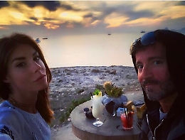 Max Biagi "recupera" l'estate a Formentera insieme a Bianca