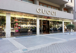 Colpo da Gucci a Palermo, ladri nella fuga perdono 7 "pezzi" rubati