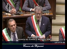 Sindaci alla Camera, Bianco: «Manovra aiuti i primi cittadini»