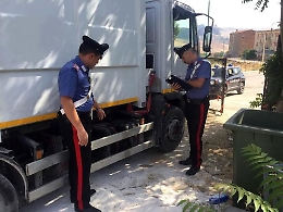 Castelvetrano, arrestata mentre rubava gasolio da mezzo per la raccolta dei rifiuti