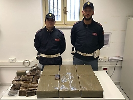 Palermo, bloccati con settanta chili di hashish: quattro arresti