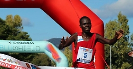 Atleta della Virtus Lucca Hosea Kisorio Kimeli vince maratona di Palermo