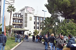 Catania, lavoratori Pubbliservizi continuano a protestare