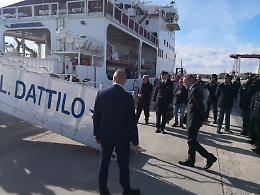 Il ministro Delrio a Pozzallo: «Qui accolte 50 mila persone»