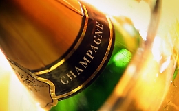 Taccheggiatore sì, ma di champagne: denunciato a Lentini